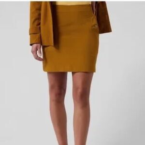 Athleta Vienna Cargo Skort Size 6 in Brass Yellow